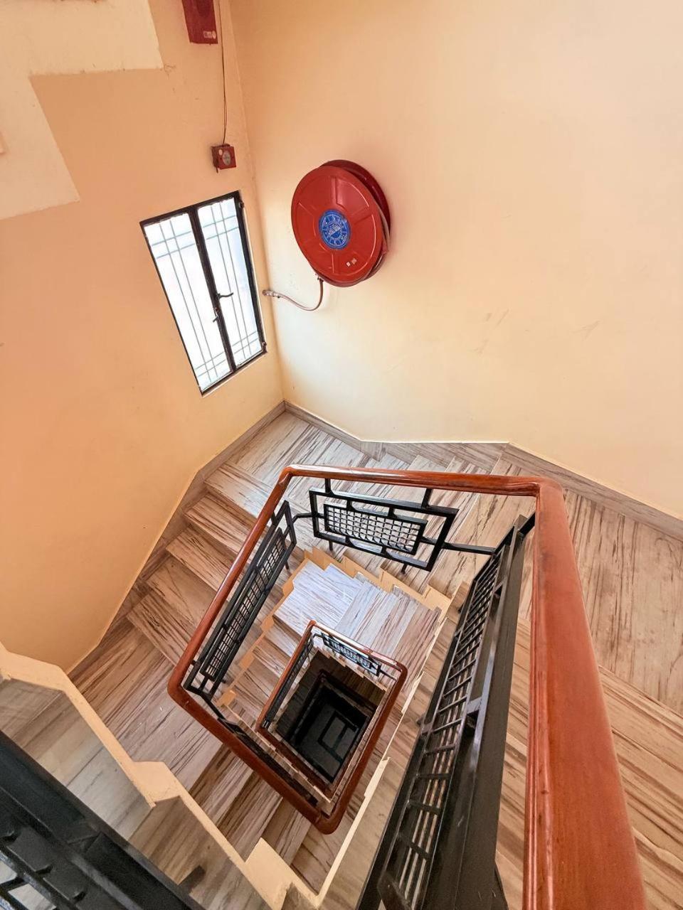 Shivam Hotel Varanasi - Near Kashi Vishwanath Temple With Parking And Lift Экстерьер фото